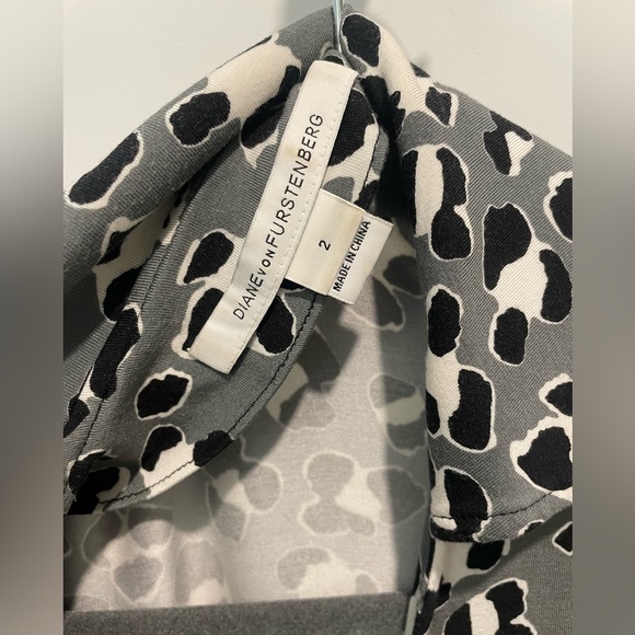 DVF Jersey Wrap Dress - Grey Leopard Print Classic Style - Picture 6 of 7